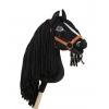 Schwarzes Hobby Horse mit weißer Blesse und langer Mähne