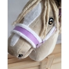 Set für Hobby Horse: Die Halfter A3 mit weißem Pelz + Kordel-Anbindestrick -weiß-lila