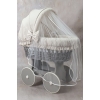 Stubenwagen mit Haube mit Moskitonetz