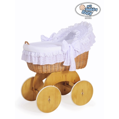 Baby Stubenwagen mit Weidenhaube Lily - Weiß mit Stickerei