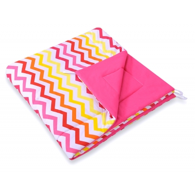Doppelseitige Tipi Spielmatte - Chevron rosa-gelb