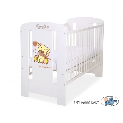 Graveur auf der Vorderseite des Kinderbettes nr 5004-07