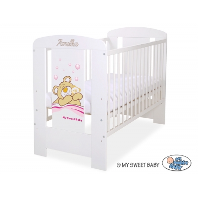 Graveur auf der Vorderseite des Kinderbettes nr 5005-07