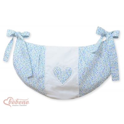 Spielzeugtasche für Babybett - Hängende Herzen blaue Blümchen