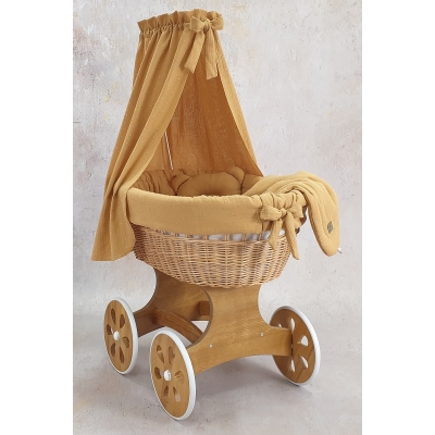 Stubenwagen aus Holz und Rattan