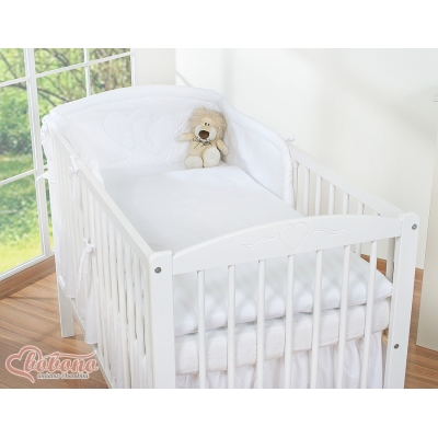 Universal Babybett Kopfschutz - Hängende Herzen weiß