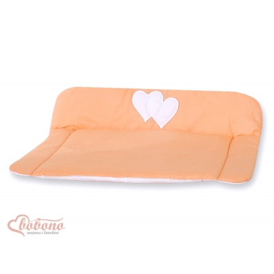Wickelauflage auf Wickeltisch - Hängende Herzen orange