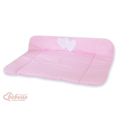 Wickelauflage auf Wickeltisch - Hängende Herzen rosa gestreift