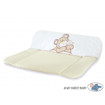 Wickelauflage auf Wickeltisch - Teddy Bär Barnaba creme