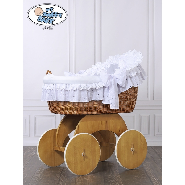 Baby Stubenwagen mit Weidenhaube Lily - Weiß mit Stickerei