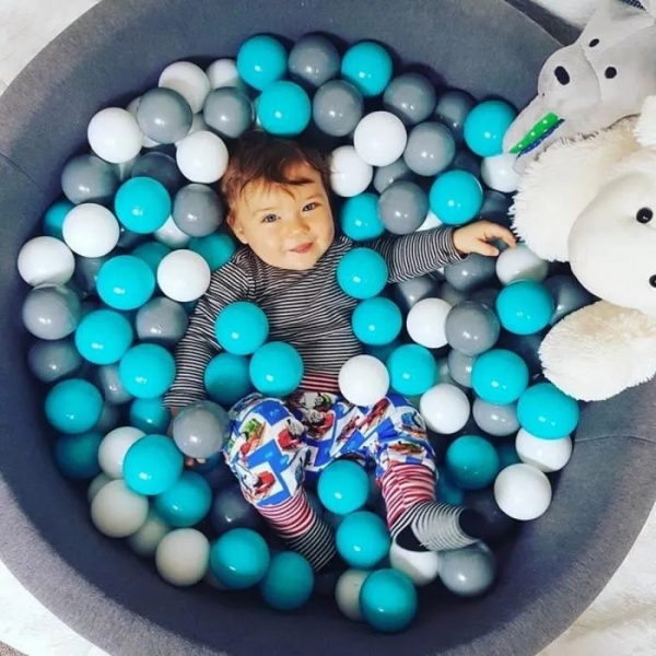 Bällebad Bällepool mit bunten Bällen 7cm - grün mit Luftballons