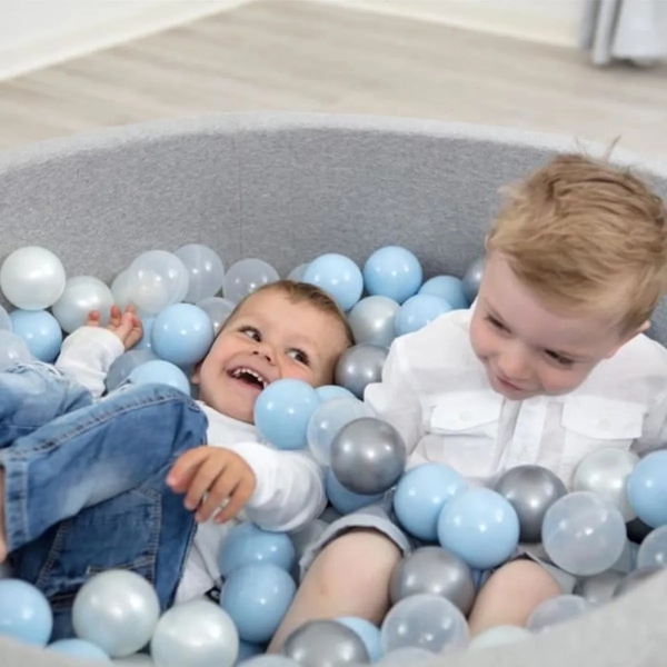Bällebad Bällepool mit bunten Bällen 7cm - grün mit Luftballons