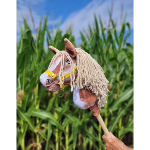 Hobby Horse Steckenpferd Pferd Tobiano mit beiger Mähne A4
