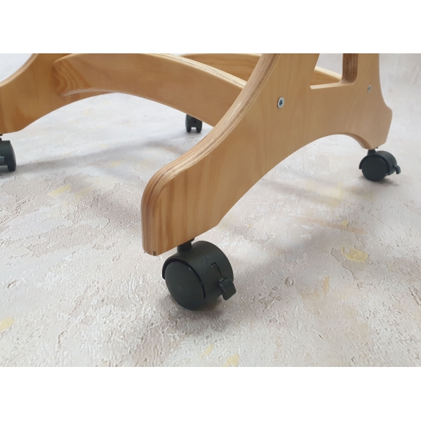 Natruholz Gestell mit Rollen in