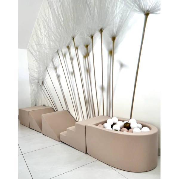 Spielplatz aus Schaumstoff beige