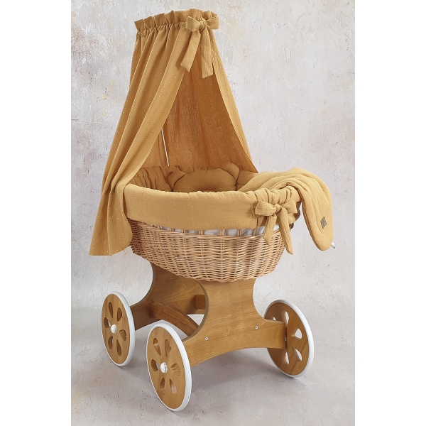 Stubenwagen aus Holz und Rattan