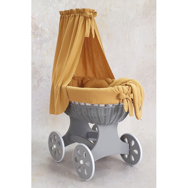 Stubenwagen aus Holz und Rattan