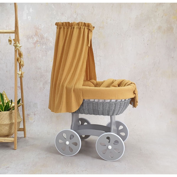 Stubenwagen Holz und Rädern grau mit Karmell Musselin Gold Bettset