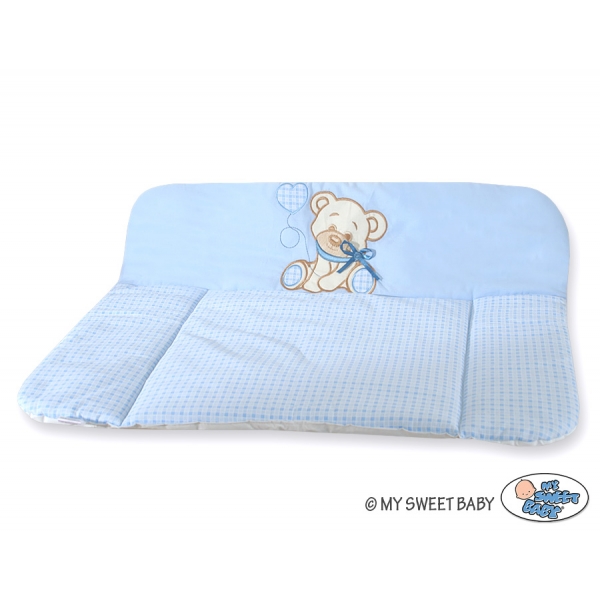 Wickelauflage auf Wickeltisch - Bär mit Schleife blau