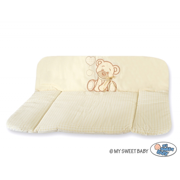 Wickelauflage auf Wickeltisch - Bär mit Schleife creme