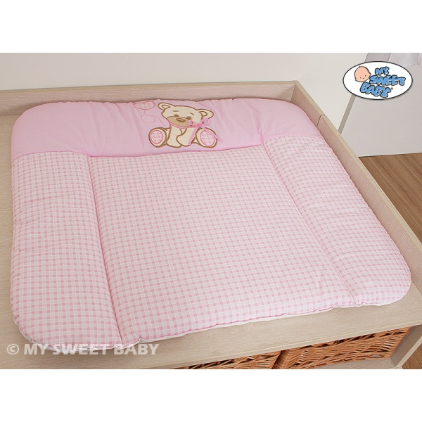 Wickelauflage auf Wickeltisch - Bär mit Schleife rosa