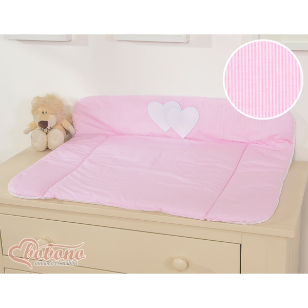 Wickelauflage auf Wickeltisch - Hängende Herzen rosa gestreift