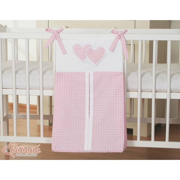 Windeltasche für Babybett - Hängende Herzen rosa kariert