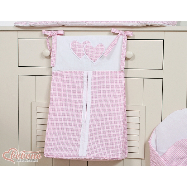 Windeltasche für Babybett - Hängende Herzen rosa kariert